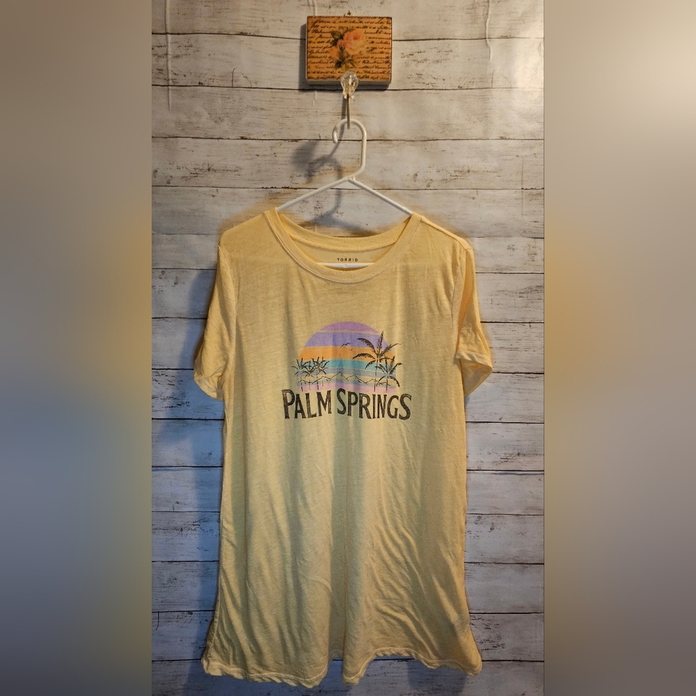 Torrid Classic Fit T-shirt Size 0 Oversized